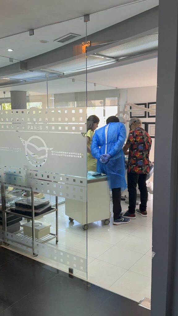 Entrée de la salle de formation de la Dental Arts Academy à Casablanca
